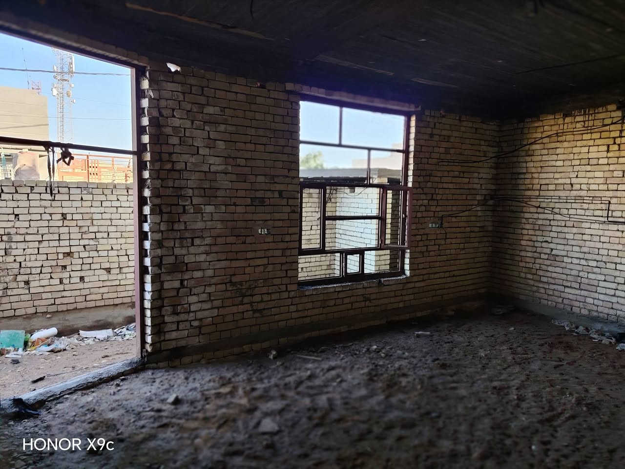 سلام عليكم الدار للبيع مساحة200م
يتكون الدار من غرفتين مطبخ استقبال صالة وترك وصحيات خارجية وداخلية مكان الدار صويرة التقاطع خلف المحطة الفرنسية للستفسار الاتصال علئ الرقم  ***********
