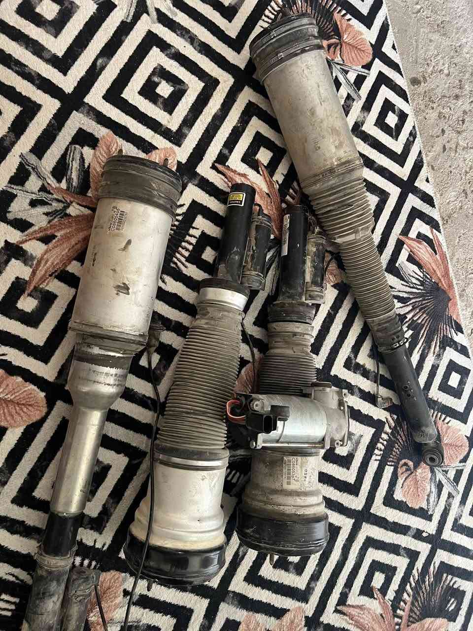 اربع جوبلسات وماطور غواصه للبيع 3 خوات الجدد واحد بي بنجر
ماطور اخو الجديد مكاني كربلاء
***********
