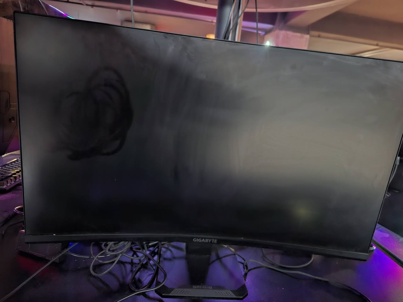 من رخصة الادمن للبيع
شاشات نوع كيكابايت عدد 22 16 مقوس والباقي عدل مواصفات الشاشة full HD 180hz شاشات نظافة 95 بالمية وشرط الفحص سعر القطعة 150 الف للتواصل واتساب ***********
