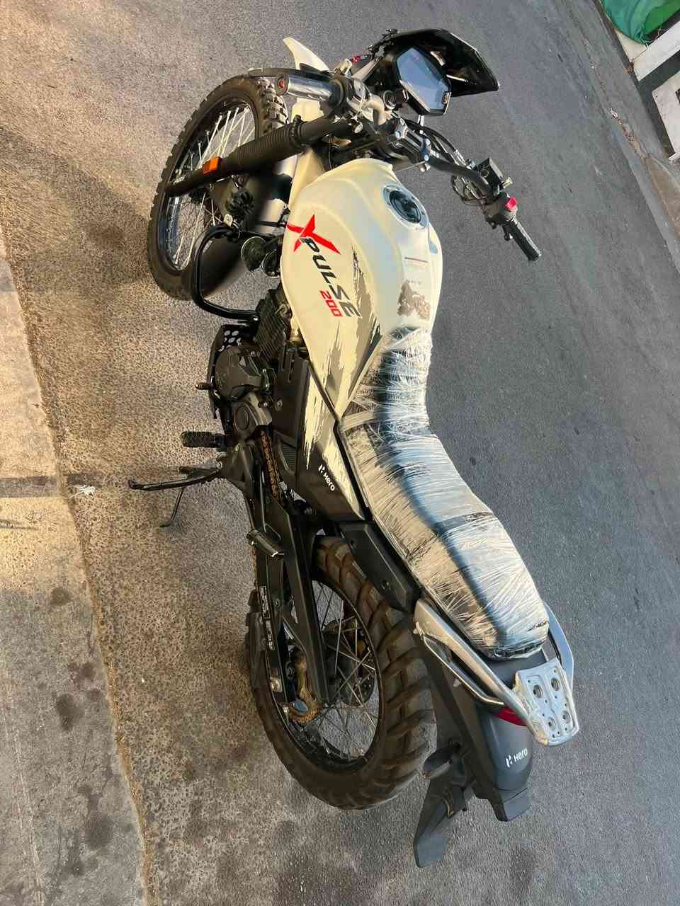 السلام عليكم
دراجه Hero X pulse قفاز محرك 200cc هندي اصل استيراد 

موديل ٢٠٢١

الدراجه ماشيه ٣٢

تركتها فتره وصار بيها دخان اول ماتشغلها 

شغاله وتخبل وجاهزه

السعر  مليون و٧٥٠ بيها مجال

بغداد الزعفرانية 

***********
