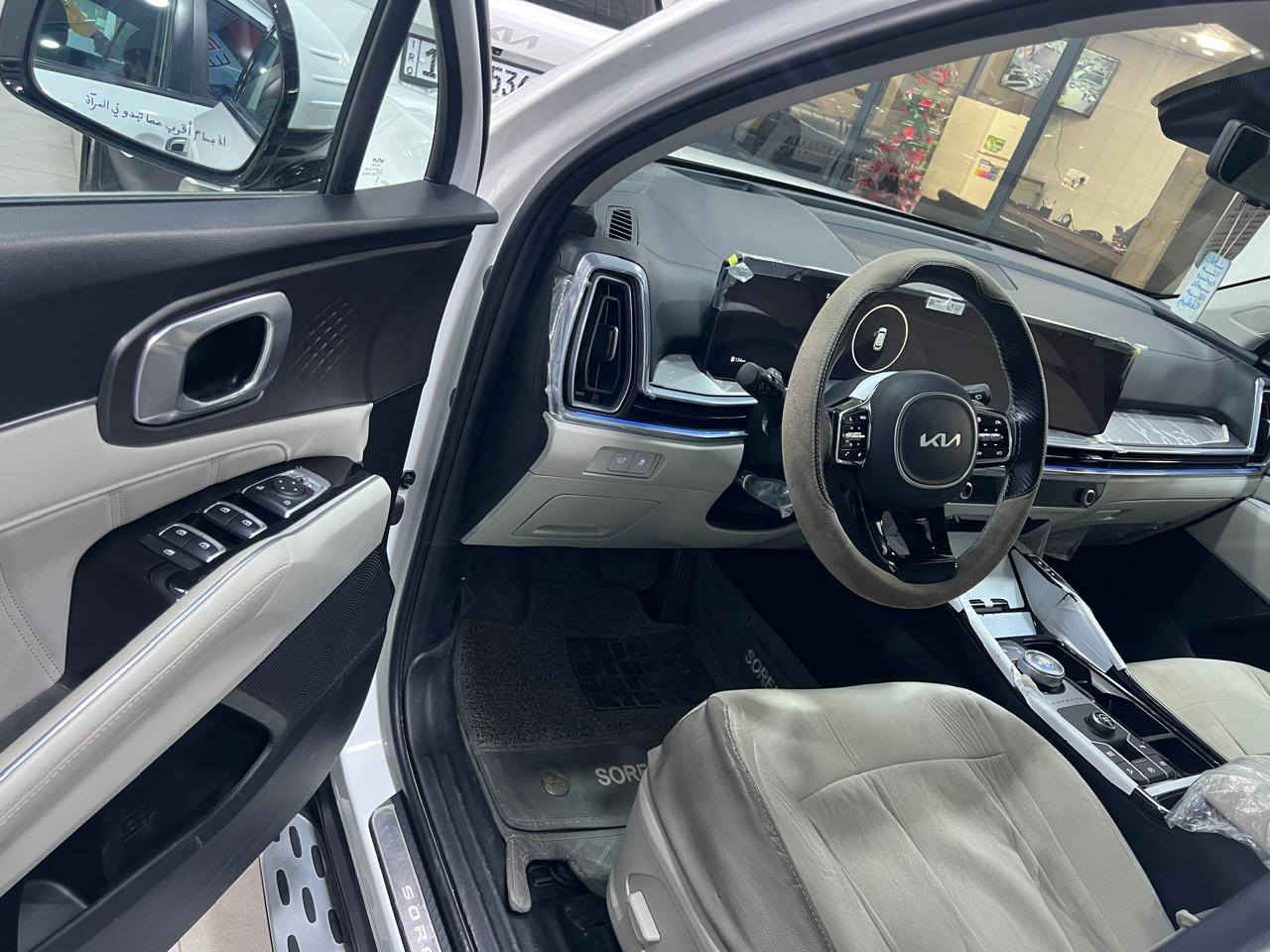 سورنتو ٢٥ واحد على واحد محرك ٣٥٠٠ سقف بانوراما خمس كامرات مقاعد كهرباء تدفئه وتبريد داتا شو كير ماوس حساسات  دواسات ويل ٢٠وباقي المواصفات المعروفه ماشية 14500
***********
