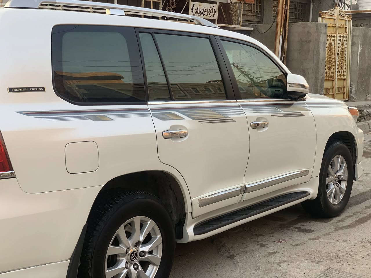 السلام عليكم لاندكروز 2013 GXR ساز رقم اربيل 6 سلندر ماشية 139 الف حقيقي مكفولة كفالة عامة عدى الدعاميات شرط السونار السيارة جديدة  ونضيفه بمعنى الكلمة واحلى من الصور العنوان بغداد الزعفرانية السعر 360 وبيها مجال   
***********
