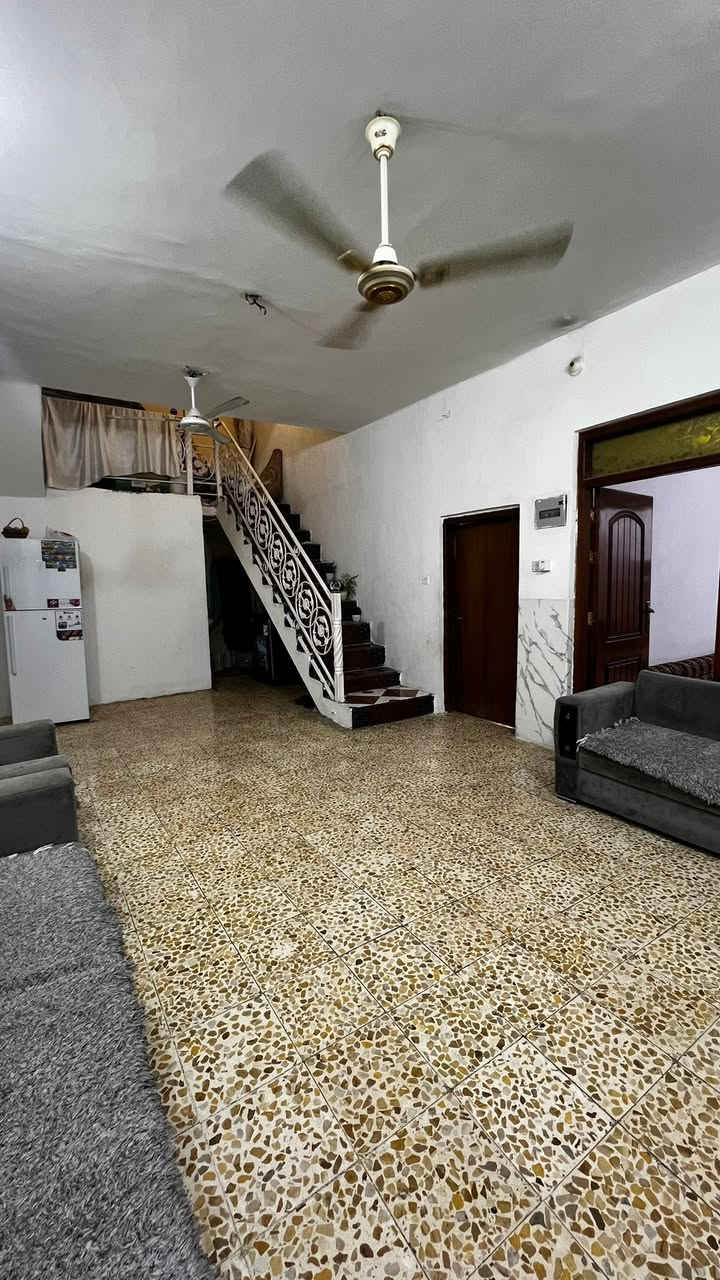 � للبيع دار في الناصرية / حي الخضراء (قرب عمارة الخضراء) قرب الشارع السايدين
📐 المساحة: 240م²
🏗️ مساحة البناء: 200م² | طابق واحد | بناء 2010
🛏️ يحتوي على: غرفتي نوم، استقبال، صالة، مطبخ، حمام، منور، محل تجاري.
⚡💧 الخدمات: كهرباء، ماء، مجاري ثقيلة.
📍 الموقع: قريب من جميع الخدمات.
📞 للتواصل: ***********
