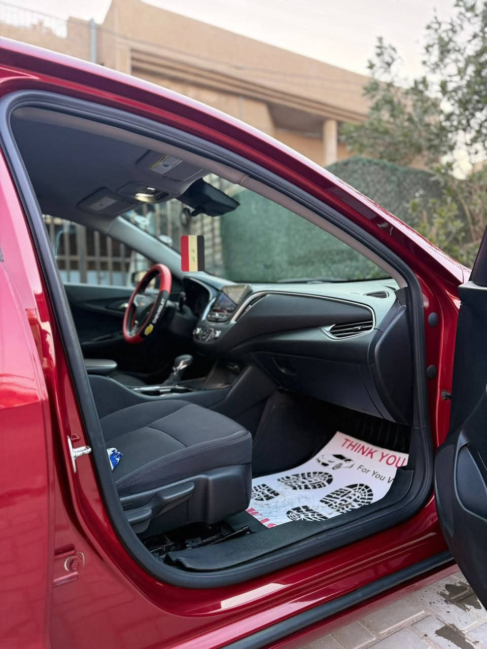 سلام عليكم ماليبو Rsموديل ٢٠٢٤ حادثه مرفق بل صوره  ماشيه ٢١ كير مكينه حداديه خير  من الله تخم تاير جديد باتري جديد سياره عله ايدي وخير ومن الله ترايك وين ميعجبك السعر ١٣٢ وبيه مجال الاستفسار الاتصال عله الرقم *********** مكان السياره سيديه حي العلام
