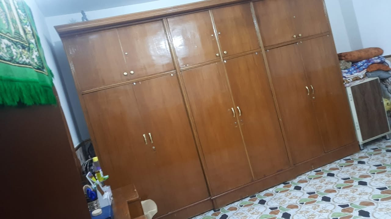 السلام عليكم من رخصه الادمن كنتور صاج ٦ باب ملحق صاج داخل خارج نضيف جدا للبيع التواصل وات ساب ***********
