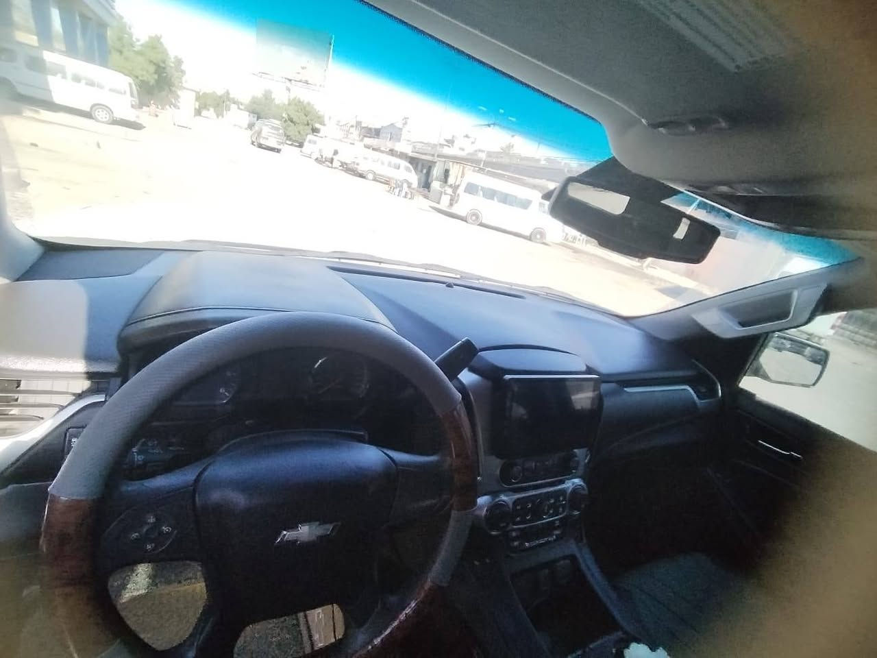 سلام عليكم تاهو بتره موديل ١٦ ادوات كفاله من الكص مكينه وكير وحداديه خير من الله جاهزه السياره ***********
