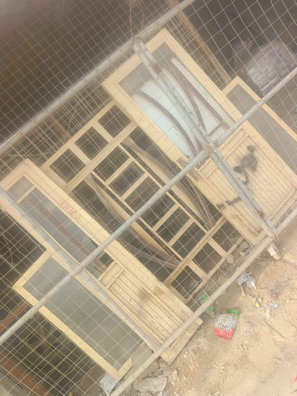 شباك وباب وملحق مال مال باب
وثنين شبابيج صغار حديد ثكيل 75 
***********
