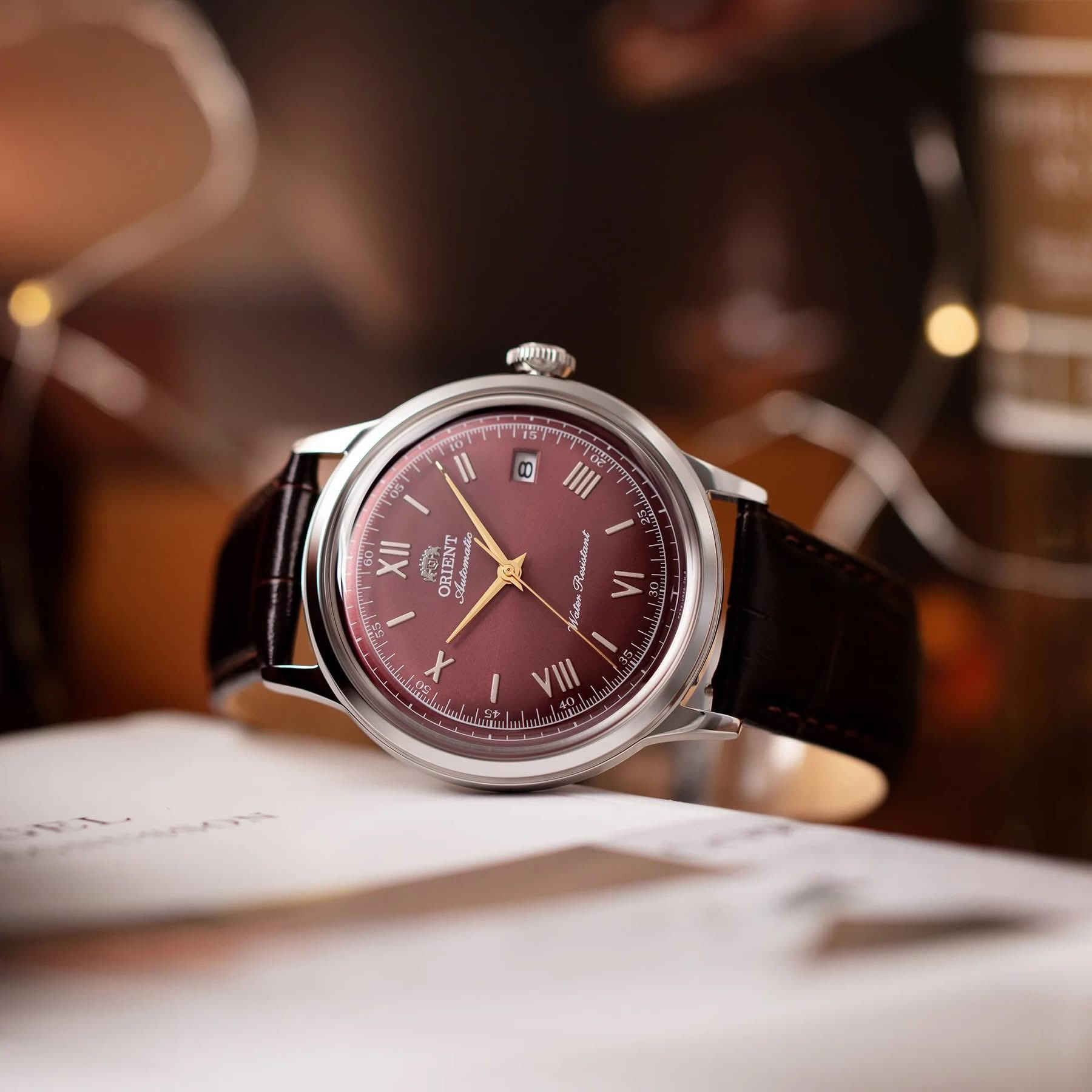 اورينت 

وكاله كامل المرفقات 

متوفر بألوان متميزة 

القطر 42

اوتوماتيك 

سير جلد 

مقاوم للماء 30 متر 

فولاذ مقاوم للصدا 

22 حجر كريم 

احتياطي الطاقه 40 ساعه  

زجاج معدني 

توجد خدمة توصيل 

***********
