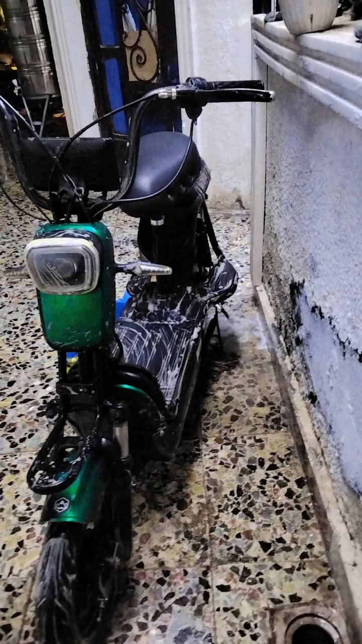 السلام عليكم دراجه شحن للبيع بطاريات جدد صاله شهر من طاله من الشركة تمشي 60 حقيقي تاير جدد ضد المي دراجه كاملة السعر 150 قفل مستعجل كلش مكاني بغداد الحسينيه *********** رقمي بغداد الحسينيه
