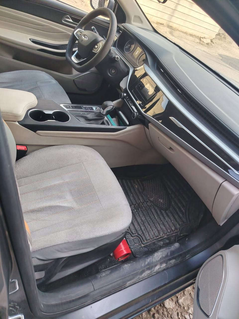 شيري اریزو 5 موديل ٢٠٢٥ للبیع ماشیة ٣٠  الف كيلو  ضمان ٥ سنوات سعر ٩٨ $ ورقة للاتصال ***********  بيه وتساب
