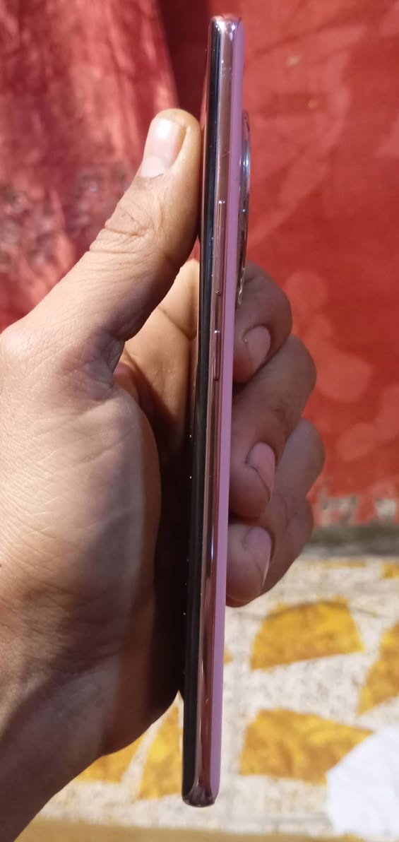 جهاز البيع زيرو 40استخدام شهر ذكرته 512كامل ملحقات السعر 300وبي مجال قليل البصرة القرنه بني منصور ***********يتوفل توصيل
