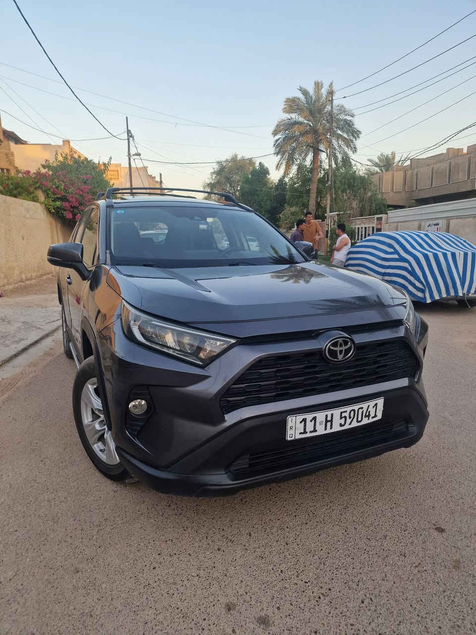 راف فور XLE  وارد امريكي موديل 2019 رقم بغداد سنويه بأسمي 
 ماشيه 55 الف 
ألسياره مفوله مواصفات ( بصمه ، فتحه ، كشن كهرباء ، داش كام CAM DASH اماميه وخلفيه , اناره LEDداخليه تفاعليه ، تدفئه كشنات ،قطعتين تبريد ، اشاير مري ، نقاط عمياء ، رادار امامي وجانبي ، اوتو هولد )
حادث السياره جانبي وسطحي جاملغ وباب مصبوغات بدون لا لغد ولا شاصي  .
دعاميه بلاد تخم تايرات وصدر جديد .
العنوان بغداد / ألدوره 
***********
