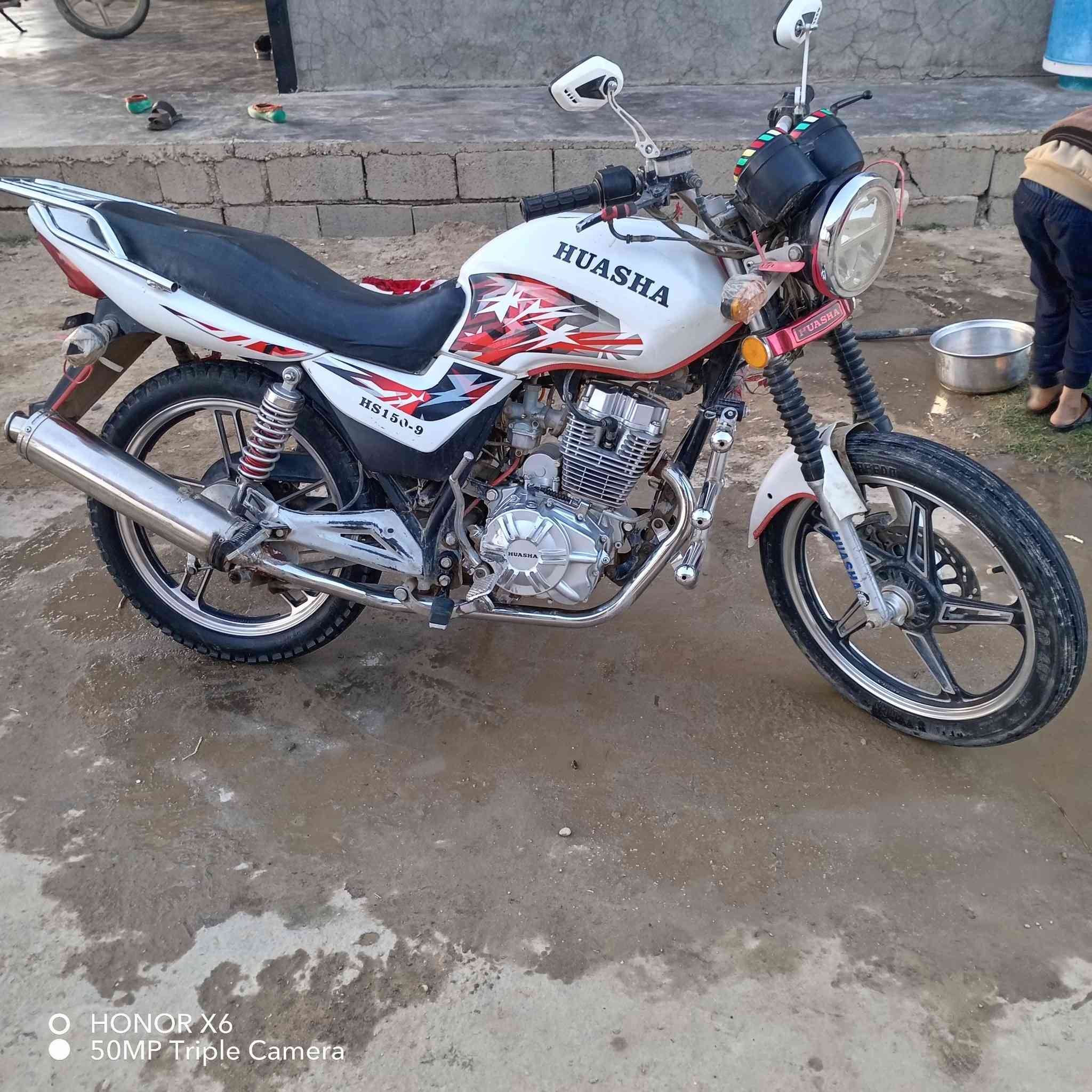 هيوشه للبيع موديل ٢٠٢٢ أوراق كامله كمرك نقص جاملق امامي فقط كهربائيات كلهه شغاله لايت زنون عالي ناصي السعر ٧٠٠ الف المكان الانبار هيت للاستفسار الاتصال على ***********
