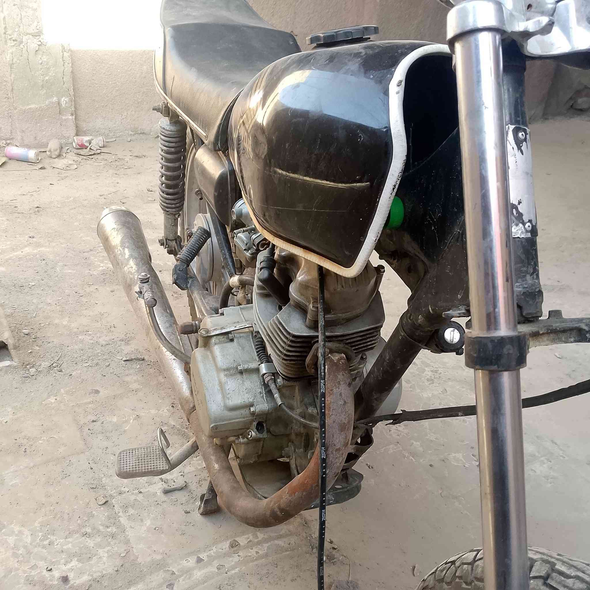 السلام عليكم عندي هاي الايراني مستعجل على بيعتهه مكاني بغداد حي اسيا الدراجه يرادلهه دواسه رجل ويراداهه سكليتر رايدهه 150وبيهه مجال مستعجل على بيعتهه الاتصال‏‪***********‬‏
