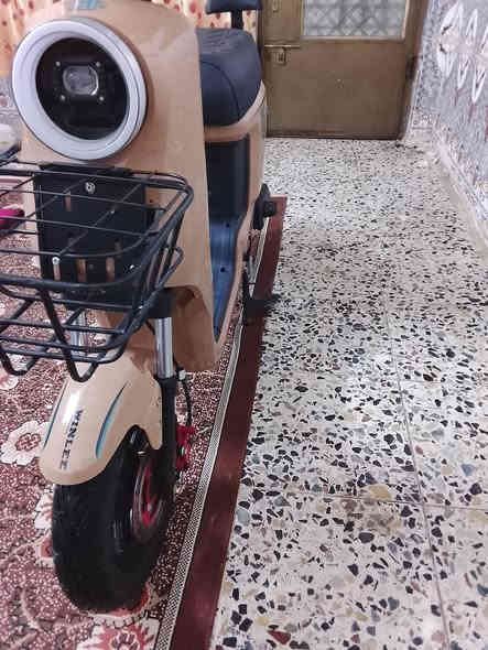 ارR9جديده جدا خمس بطاريات سعرها 4500وبيهه مجال لطيبين مكاني بغداد رقمي ***********
