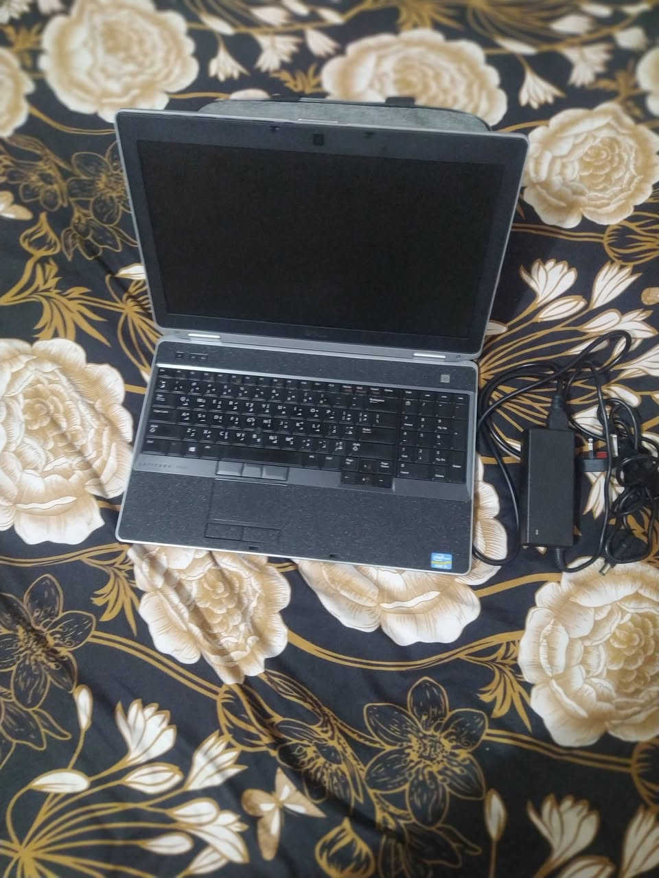 سلام عليكم
هاي حاسبه دل 
هاذ اسمه وموصفاته DellatitudeE6530
تجي موصفات كور فايف تجي بجيل 3
رام الداخلي 8كيكه كارت للغزن اج اجدي 500 كيكه تجي كارت شاشه خارجي 1Gنيفيديا وداخلي4كيكه  والمجموع 5G 
وتنطي دقه عاليه والحاسبه يجي حجم الشاشه6. 15حجم عملاق 
مكاني بغداد الشعب 

هاذ رقمي  ***********

سعره 300 وبيه مجال شي قليل
