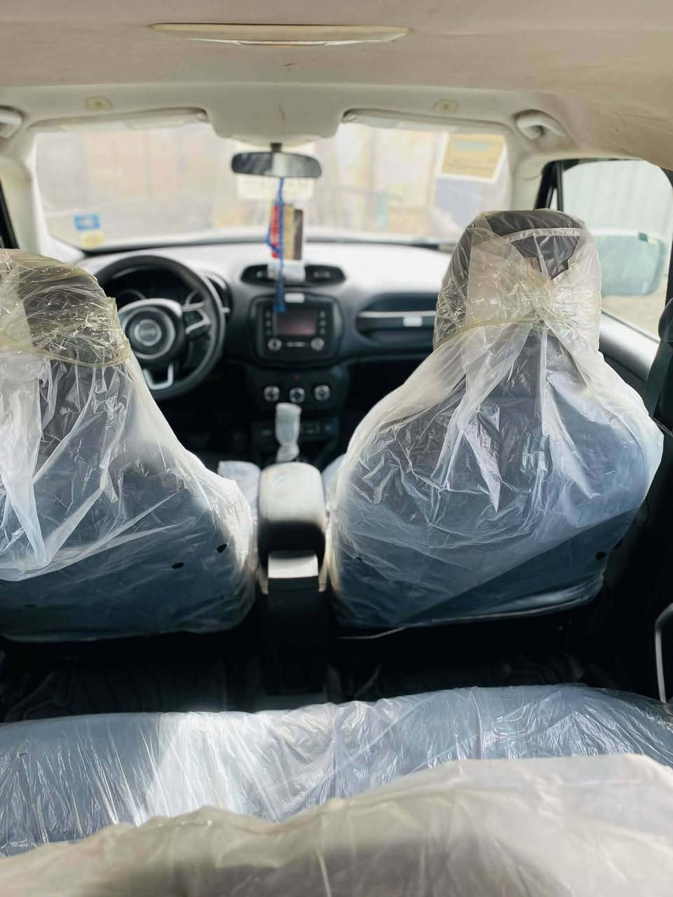 السلام عليكم جيب رنكد موديل ٢٠١٨ رقم بابل انكليزي باسمي تحويل مكينه ٤ سلندر ٢٤٠٠ اقتصادي حداديه جديده تخم تاير جديد  تبريد ثلج تحكم ستيرن شاشه بلاد كامره حساسات سايد بريك دكمه تشغيل بصمه السعر ١٠٥ مكان بابل تلفون *********** _ ***********
