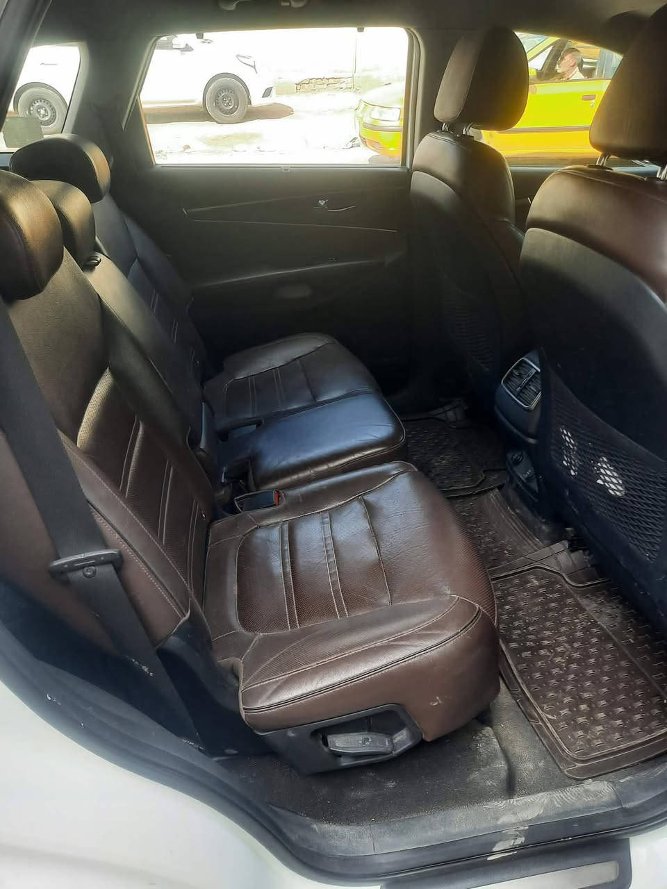 سورنتو 16كويتي فول عدا البانوراما 6سلندر سبعه راكب حجم المكينه 3300 مكينه وكير بلاد ما مفتوحه رقم بغداد باسمي ماشيه 105 كيلو صدر جديد مع مشط ستيرن جديد السياره بيهه بارد عده ااماكن ولسونار مرفق السعر 215بيهه مجال مكان بغداد حي اور ***********
