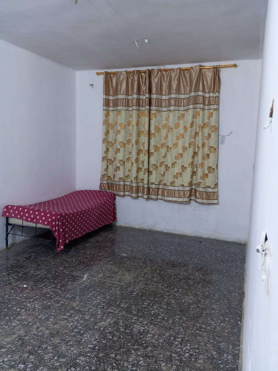 مشتمل إيجار حي العامل المنطقه الاولى فرع ثاني غرفه ٧في٤والصاله٩في ٣ونص ومطبخ ٤في٣ونص ومنور وحمام جاهز من اناره سخان خدمات خط مولد مدارس خط ٥٠٠النفر ***********     *********** تصال بالرقم بي واتساب
