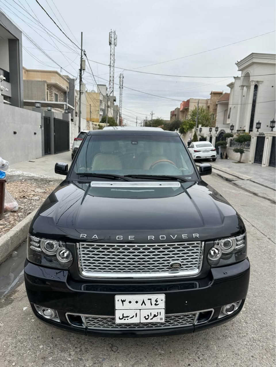 سلام عليكم 
ره نج روڤه ر ڤوگ 
موديل 2009 شكلي گوراوه بو 13 زور زور جوانو جاهيزه 
سه ياره كه بوياخ عامه بو جواني بي ليدانو بي معجون 
قپات قپات مواصفات هه مو شتي له سه بيلاده گيرو مه كينه و چوپه كاني پيشو پشتي هه مو شتي به شه رت 20 وه ره قه غه رامه يي له سه ره پاشي معمله ده يگه رينمه وه ته نها فروشتن 
سعري 125 وه ره قه و مجال 
رقم ته له فون *********** أربيل, العراق
