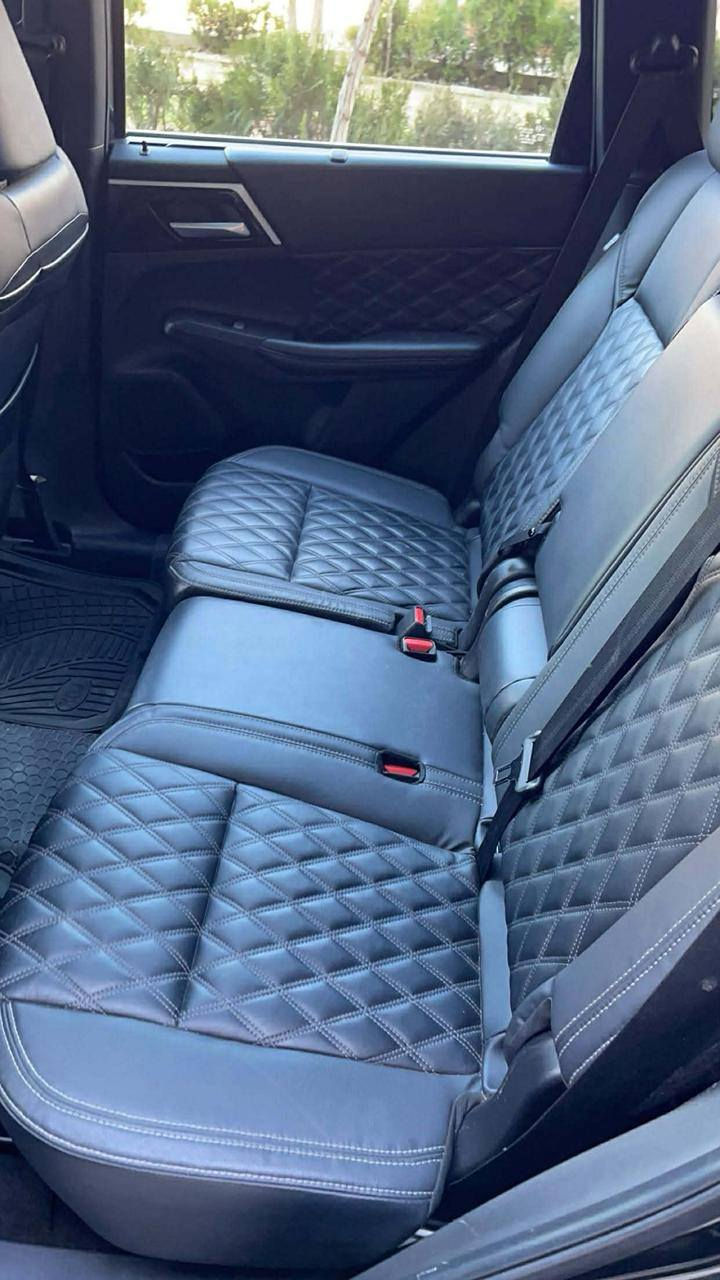 میتسوبیشی ئاوتلاندەر 2023 - مۆدێل SEL
​ئەم سەیارەیە فول فول مواسەفاتە و هەموو تایبەتمەندییە پێشکەوتووەکانی تێدایە:
ـ ​بزوێنەر: 2.5 لیتر، وارد ئەمریکی.
ـ ​دیزاینی دەرەوە: سەقف ڕەشی بیلادی، پانۆراما، لایتەکان زینۆن، ویل کڕۆم.
ـ ​ناوەوە جەڵدی ڕەشی پاقلاوەیی بیلادی.
ـ ​کوشنەکان کارەبایی و هیتەر (گەرمکەرەوە)، ـلەگەڵ سیستەمی خەزن (Memory Seat).
ـ ​7 سەرنشین (سێ ڕیز کوشن).
ـ ​تەبرید مەرکەزی و پەردەی جامە دواوەکان بە شێوەی بیلادی.
ـ ​شاشە گەورە و شاشەی بەردەم سوکان (دیجیتاڵ).
ـ ​شاشەی داتاشۆ (Head-up Display) لەسەر جامەکە.
ـ ​بارگاویکەرەوەی مۆبایل بە بێ تەل (Wireless Charger).
ـ ​5 کامێرا (سیستەمی 360 پلە: پێشەوە، دواوە و لایەکان).
ـ ​حەساسی پێشەوە و دواوە.
ـ ​ڕاداری پێشەوە و ڕاداری لایەکان (نیشانەی ئاگادارکردنەوە لەسەر ئاوێنەکان).
ـ ​سیستەمی دیاریکردنی خێرایی و کۆنترۆڵی سوکان.
ـ ​تایبەتمەندی تر: بەسمە، سندوق شفت، برێک بەسمە.
دووپارچەی بۆیاخ ...دەرگای سەکن و دوای سەکن پێش و دوای کەپسەو نوقتەی پێوە نیە 
ڕەقەم( سلیمانیە) و تا( ٢٠٣٠ )تازەیە
٥٠ هەزار ڕۆشتووە
بۆ پەیوەندی کردن:
***********
*********** بنجوين, السليمانية
