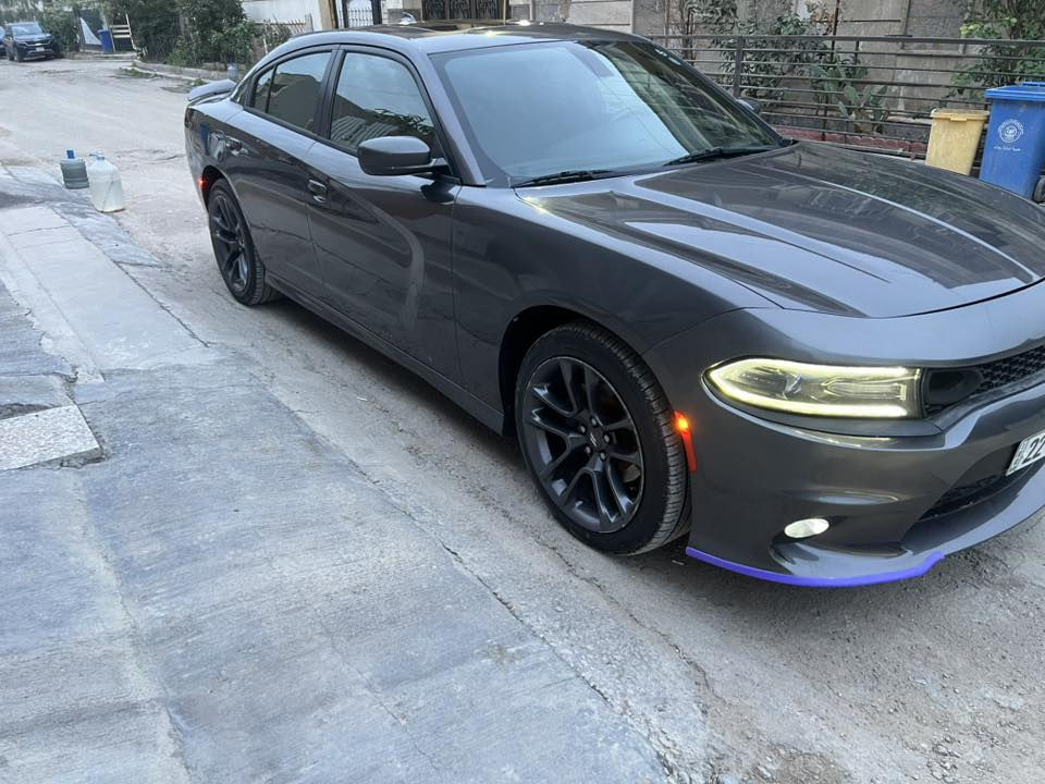 السلام عليكم ورحمة الله شباب جارجر 2018 فئة SXT فتحه رادار جانبي كشن كهرباء شاشه جبيره  تدفئة كشنات اماميه تدفئة مرايه حانبيه حساس خلفي السياره كشن كهرباء السياره كلين تايتل بارد بالجامبغ الامامي قريب على باب الصدر وبارد بالباب الخلفي بدون قطرة صبغ ولا ايرباك ولا سيرفس ولا اي عطل حجر صالنصه وكل نقص مابيه محدث دعاميات SRT وويل كب مال سكات السياره ماشيه فوك ال 100 الف ميل السيا ه بدون اي نقص رقم اربيل هزه وسنويه ورقم جديد باسمي شرط التحويل ما اسوي وكاله مكاني بغداد اليرموك سعرها 210 وبيه مجال بسيط حيل وهذا رقمي اي استفسار حاظر *********** واني الممنون
