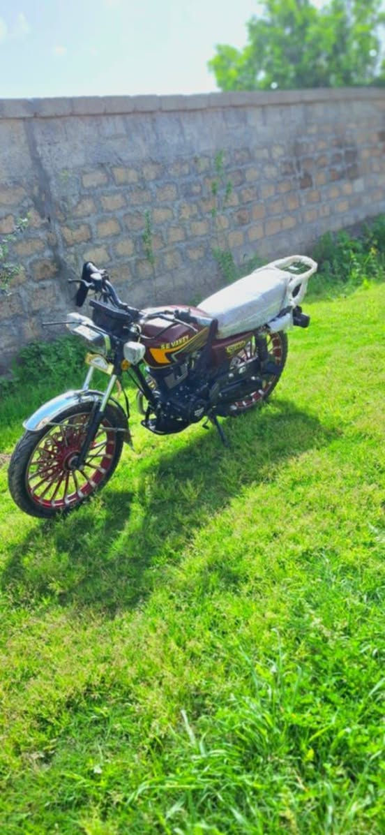 السلام عليكم
سيفان للبيع
موديل 2025
محرك أسود 150cc
كهربائيات شغاله كلها
السعر 750 وبي مجال
المكان الشرقاط الخضرانيه
***********
