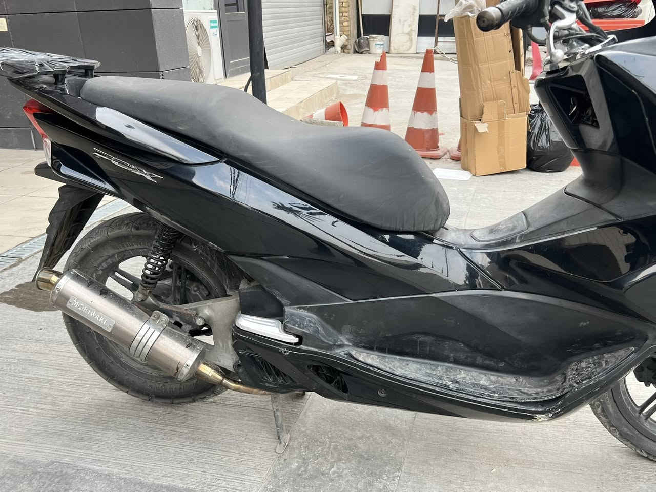 سلام عليكم (مكفوله كفاله عامه)
دراجةpcxياباني محرك150c
دراجه شلعه معدل لانضوح ولاتبخير
مكينه ناعمه. مابيها اي نقص كلها شغال 
ستاند حساس مانع نزلاق دراجه كلش نضيفة  السعر13$وبيها مجال   مكاني العطيفيه او المنصور لاستفسار لاتصال على ***********
