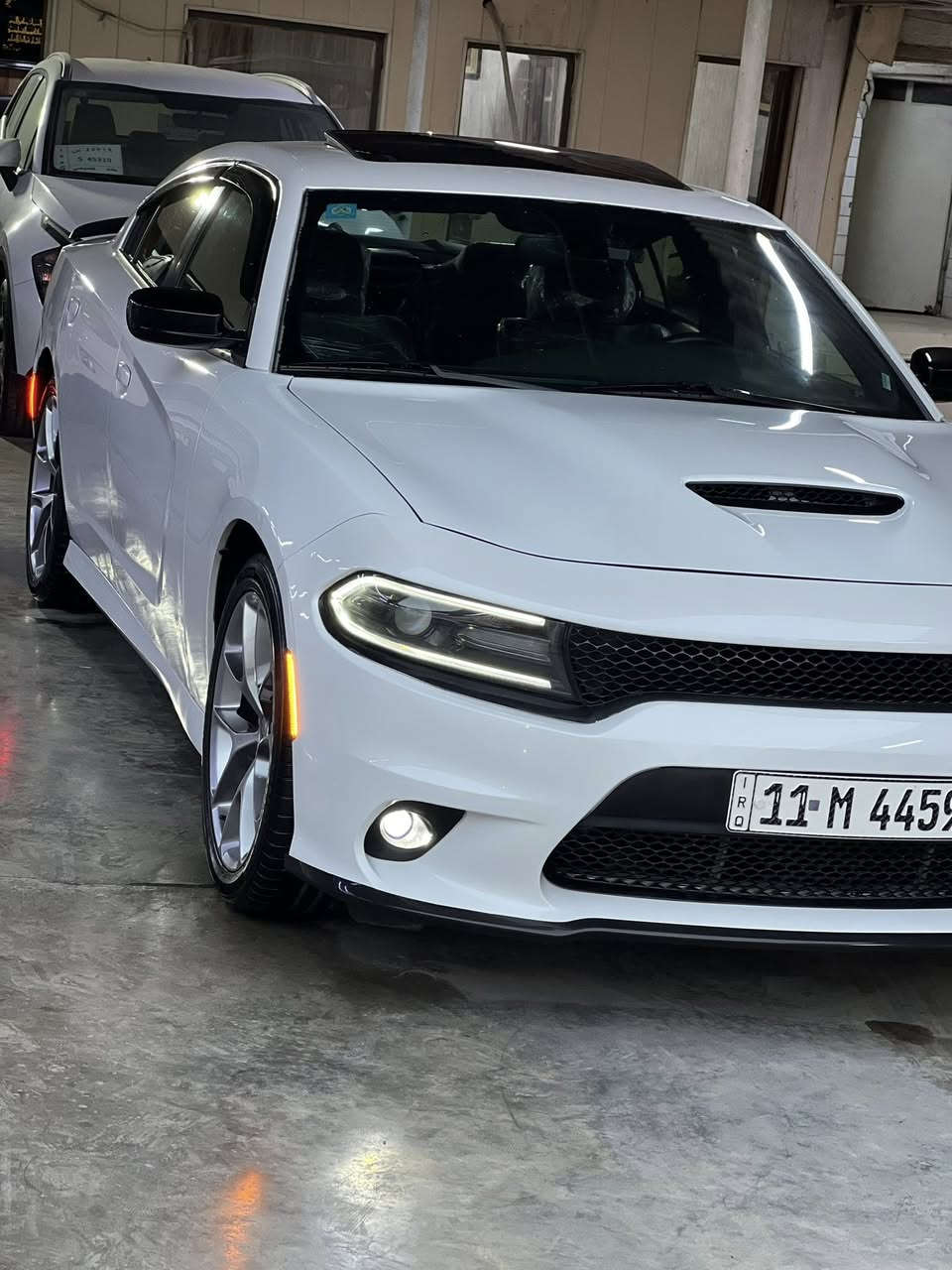 جالجر 2015 لون صدفي استيراد خاص امريكي السياره كلين تايتل اي حادث مابيها بيها صبغ فقط جاملغات الاماميه اثر شخوط مع تحديث البنيد وصبغ الجاملغ الخلفي فقط بدون اي معجون او ضربه شخوط فقط مكفوله من الشواصي والايرباك ومن الحادث مكفوله من المحرك وكير والتبريد والصدر الخلفي والامامي والتايرات والكهربائيات مكفوله كفاله عامه من اي عطل واني شارح كل شي بالفديو انتبه على الفديو واتصل السياره رقم بغداد بسمي داخلها زيتوني الساره تواجدها المنصور او الغزاليه ***********
