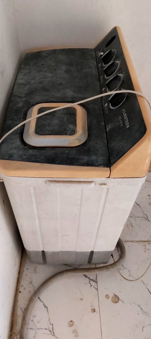 السلام عليكم 
يوجد غسالات عدد 2
مبرده برفاب و فرن 
للبيع ***********
موجودات ب عكدبليبل 
كلهن شغالات على الفحص 
الأسعار غساله الوحده ب 100
الفرن ب50
المبرده ب 85
