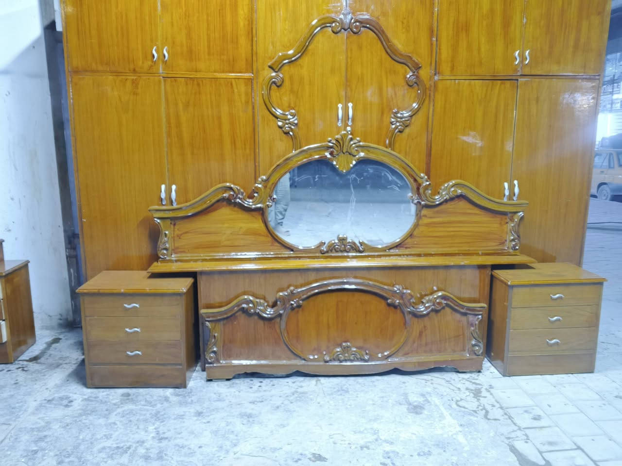 غرفة نوم مستخدمه صاج كامله السعر425الف قفل العنوان بغداد موبايل ***********لدينا خدمة توصيل بكروه
