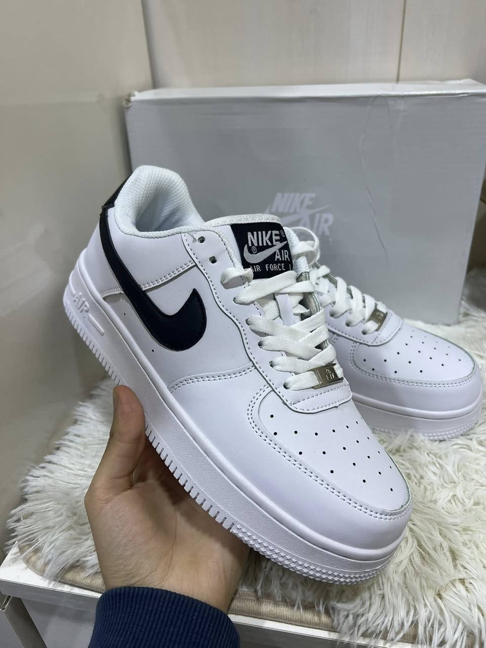 Nike Air made in vetnam✅✅
قطعة كلش راقي 

قياس ٤١✅٢٥.٥cm

سعرها ٤٠ مع توصيل كل محافظات  ✅✅


**إذا كنت صاحب هذا الإعلان وتريد حذفه لأي سبب، رجاءا أرسل رسالة إلى الدعم الفني**