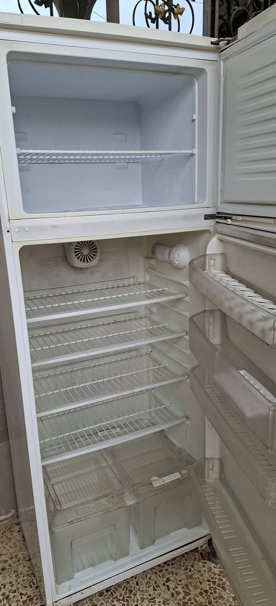 متاح ثلاجة وضع شركه حجم ١٨ قدم
***********
