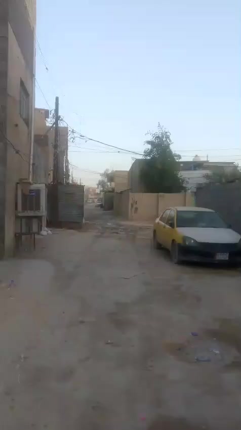 سلام عليكم بيت لبيع العلوان معسكر تدخل من شارع الكهرباء باب المعسكر ثالث فرع على يدك  اليمنه البيت بناء 2024 درجه اولى وقابل لمراوس حسب القناعه الهاتف *********** مساحه البيت 110
