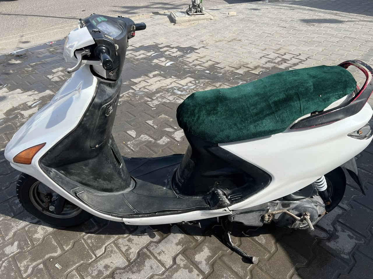 السلام وعليكم شباب دراجه البيع   فراشه سعر 350 
0773 843 7189
