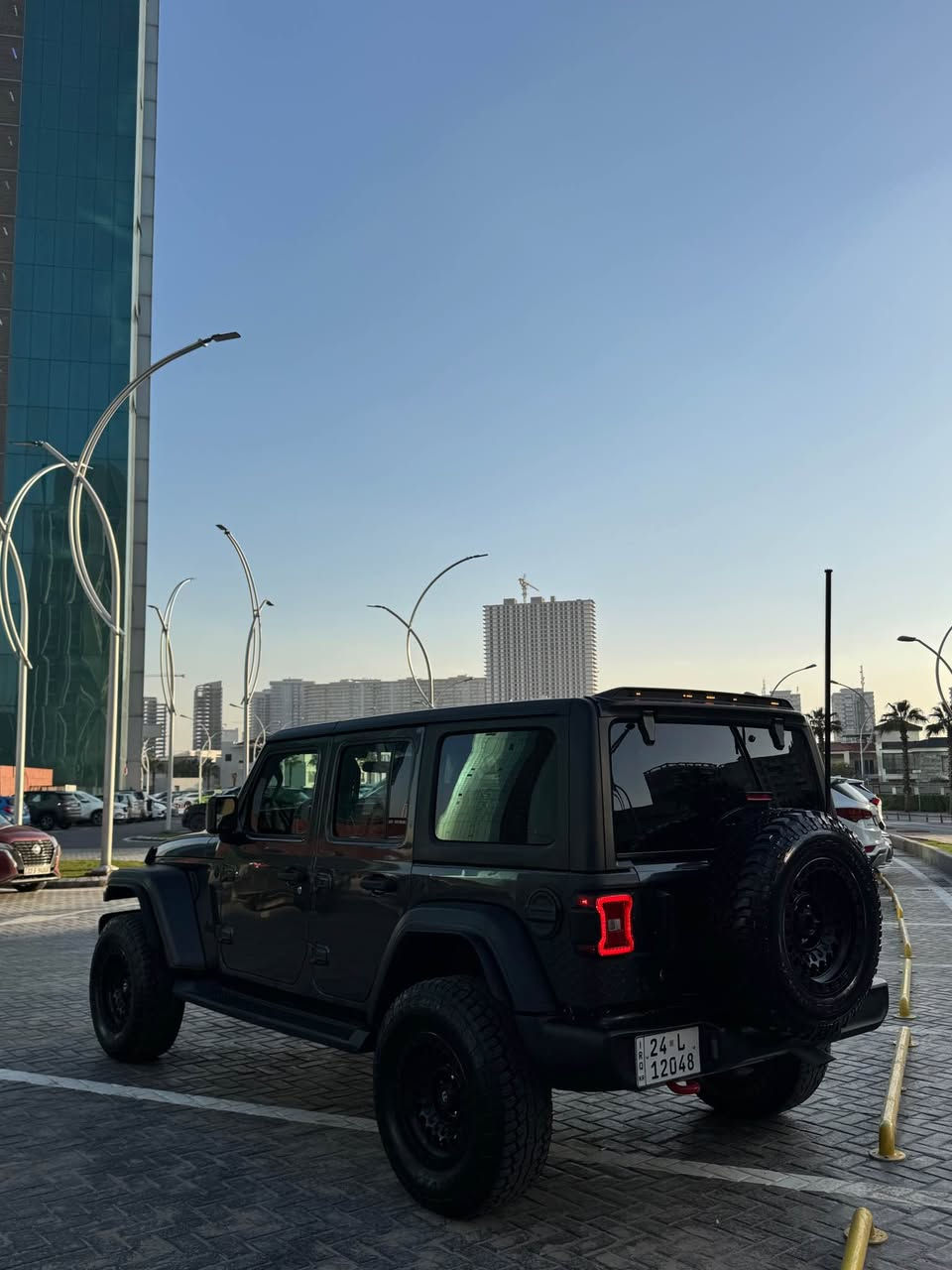 Jeep Wrangler SPORT
مۆدیل 2020 ئەمریکی
مواسەفات ( بەسمە ، شەغال، car play, سقف فایبر کلاس ،  ٤ جام کارەبایی ، شاشە وەسەت ، ناو قەیسی، کوشین جلد، کوشین و سوکان هیتەر ، دەبل ئەکسل، تاخم تایەی جەبەلی ، کامیرە، شەغال، زۆر مواسەفاتی تر...)

بێ بۆیاخ بێ ئەرباگ
۸۳ هەزار رۆیشتووە
سەنەوی و رەقەم و شتی نوێیە
سعری ۲٥٥ وەرەقەیە و مەعامەلە
لە هەولێرم
٠۷٥٠٤٤۸۷۷۳۱

عربی 
جیب رانکلر  مواصفات امریکی

مواصفات ( ٤ جامات کهرباء، بصمة، شاشة وسط، نظام car play، كاميرة خلفي، كشنات مشمشي، كشنات جلد، كشنات تدفئه، ستيرن تدفئه، سقف فايبر كلاس، تحديد سرعة، تراكشن كونترول، تشغيل عن بعد، فور ویل، بعد هواية مواصفات ..! )

بدون صبغ بدون ارباك سيارة جديد جديد
ماشي ٨٣ الف
سنوي و هزة و رقم جديد
تحويل و غرامة بشرط
سعر ٢٥٥ ورقة و معاملة 
اربيل

***********
***********
كورك، واتساب أربيل, العراق

