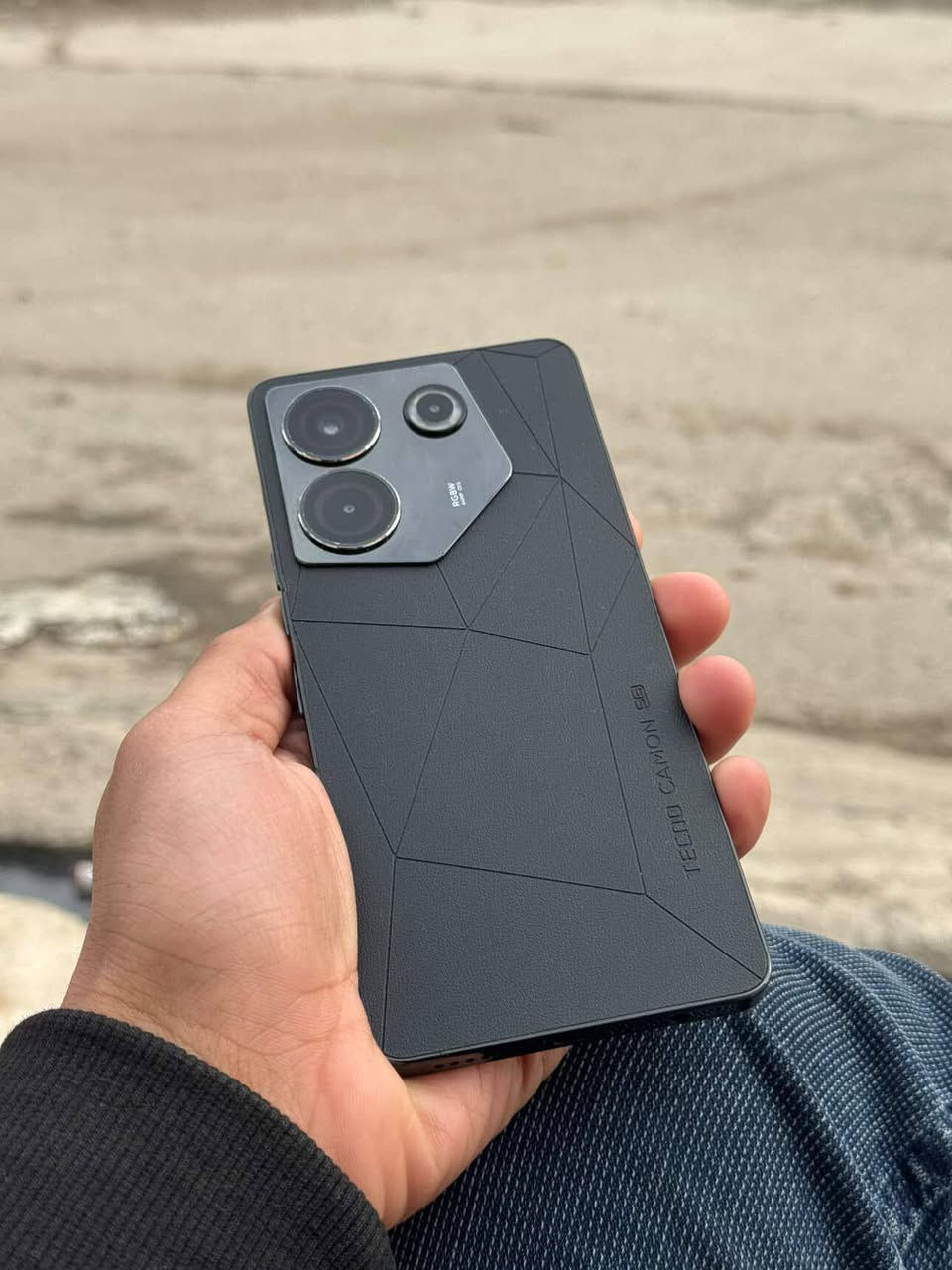 السلام وعليكم
جهاز  تكنو كامون 20ابرو 5G
الذكره 256الرم 16
الجهاز نضيف 95
مكان  الموصل جانب الايسر حي سومر 
***********واتساب او خاص
