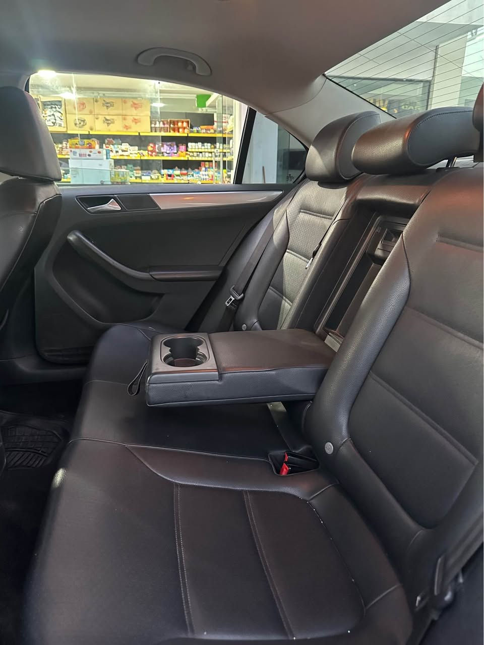 ‏Volkswagen
موديل: Jetta  
سعر:97$ مجال قلیل
سنة الصنع:2017
ماشيه:90mil
رقم شاصي: 3VWDB7AJ6HM258721
سونر موجود حالة سيار بيها بوند سبخ و شبر من جملوغين امامي و شبر من سندق و شبرجملوغین خلفي  بيها تعديل
للمزيد من المعلومات،يرجى الاتصال على:*********** دهوك, العراق
