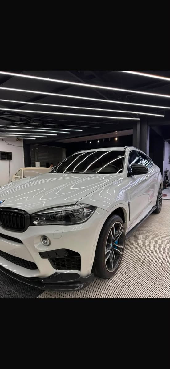 Bmw x6 M اصل  2017  Mبكج
سياره خليجيه وكاله عروش ماشيه 116 
سياره كاربون فايبر داخل وخارج  فول لسياره 
من كشنات رياضي تدفئه تبريد كامرات حساسات داتاشو  سستم سماعات رادارات ابواب شفط ترحيب ميحتاج اذكر مواصفاتها ال M معروفه  
كير مكينه كفاله  
صار بيها بنيد صبغ وربع جاملغ فقط  سياره خليجيه باقي مكفول   السعر 30 الف  
***********
