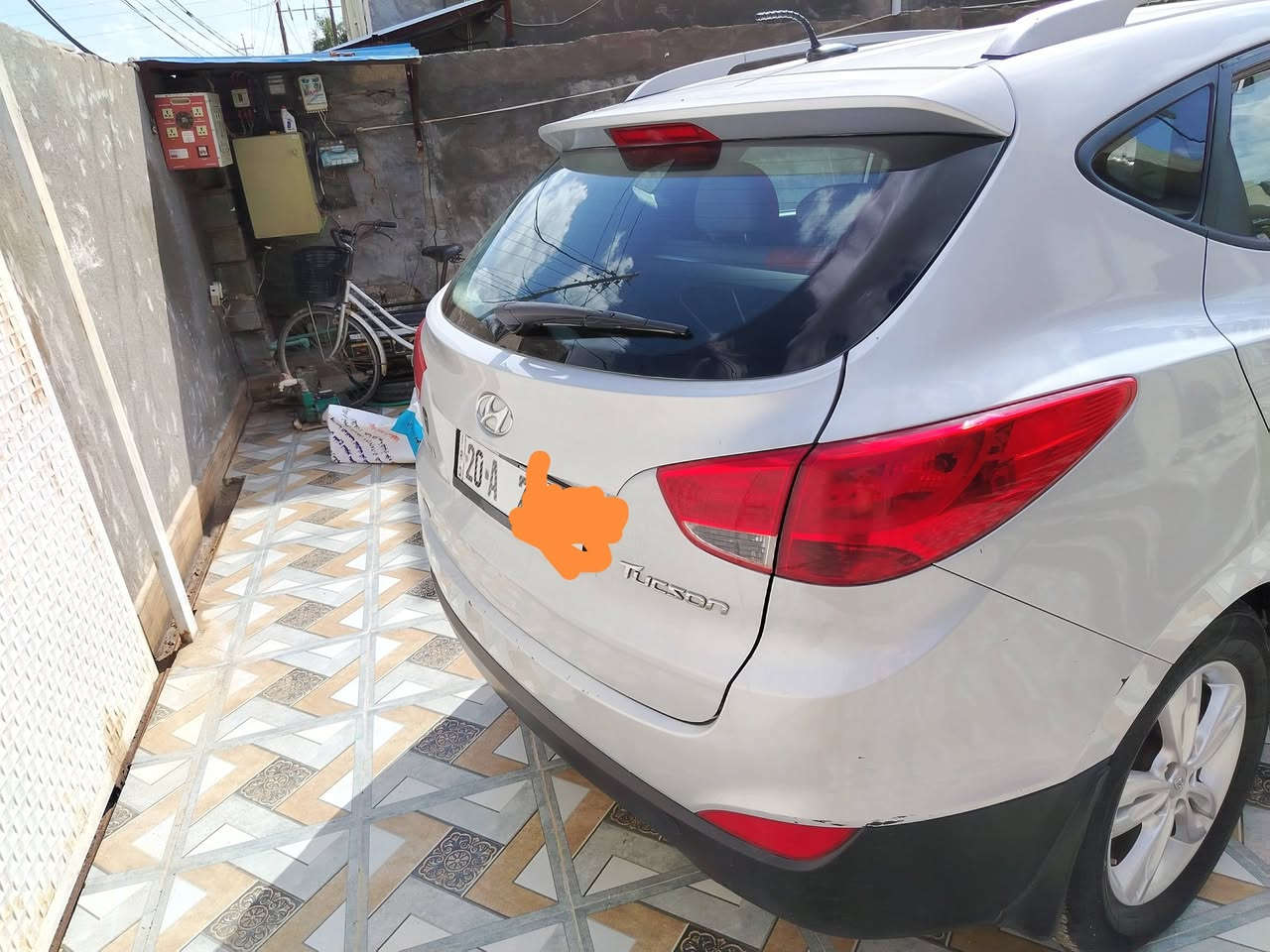 سيارة توسان رقم ديالى للبيع. 
وارد أمريكي ٢٠١١ . محرك ٢٤٠٠ . 
ضرر الدعامية الإمامية كما موضح بالسونار المرافق مع الصور. السيارة جديدة بمعنى الكلمة عداد حقيقي ٥٧٠٠٠ كم 
المحرك الكير بشرط. سيارة مال بيت بمعنى الكلمة مامتعوبة هزة جديدة سنوية ٣١ باسمي رقم مميز. 
الحقيقة اجمل من الصور بكثير. 
للتواصل مع رقم الهاتف ***********
