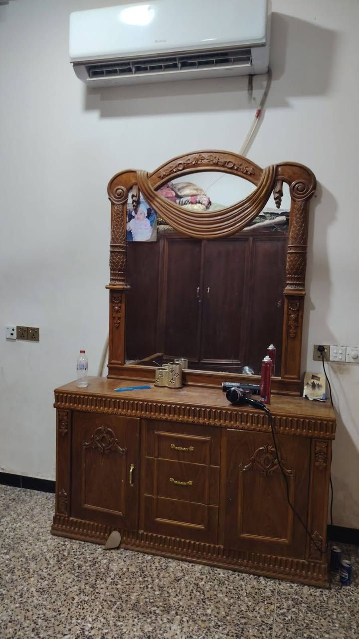 غرفة اخشاب سعرها ٧٠٠ التخم سعره ٦٠٠ العنوان الشعب الجمعيات الفتحه  المقابل،الجامع المحترك***********
