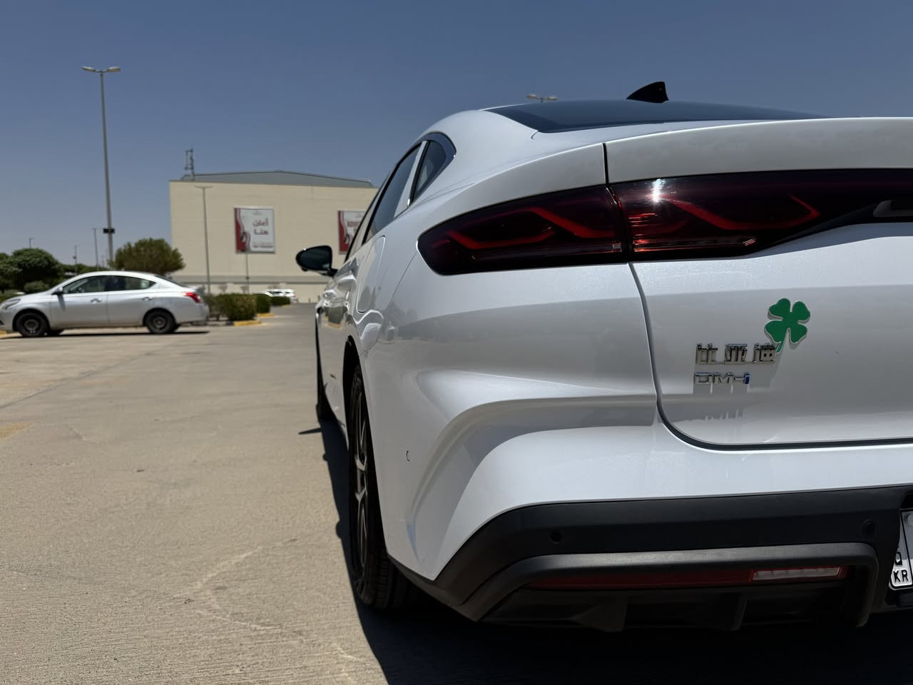 BYD Qin L 2025 PHEV 
فوول مواسفاتی پانۆڕاما
11000کیلۆمەتر 
سێ شێوازی لێخوڕین
ناو زه رد
گوشین جلد
13 کامیرە
Auto Park
Auto hold
*********** السليمانية, العراق
