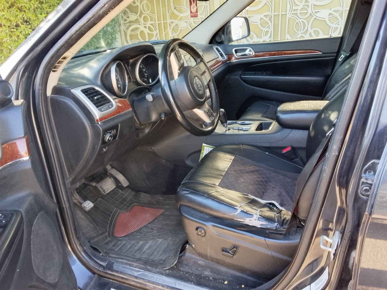 جيب 2012 هيمي فول مواصفات 1/1بيه صبغ فقط 5 قطع بدون تبديل ولا ايرباك محرك وكير واكسل وتبريد جيد جداً السعر 145$ السيدية شارع الخيزران قرب جامعة الشعب *********** بغداد, العراق
