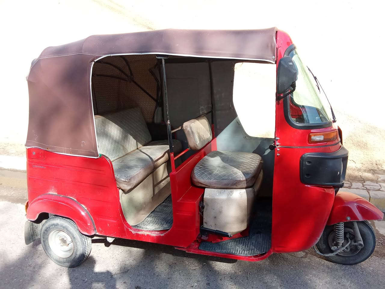 سلام وعليكم تكتك للبيع مديل 18 السعر 5و300 وبيها مجال تكتك حلوة خير من لله لا تنقص ولا تبخر مكاني جسر ديالئ القديم *********** هاذ رقمي
