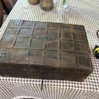 صندوق قديم جدا عرض/ 35 سم الارتفاع/ 13 سم السعر على الخاص 07809169232