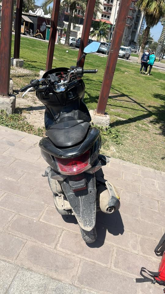 Pcx جيل اول ياباني اريد اراوس ب أيراني شعندك نزل دراجة محرك نكرة وادامة قبل يومين مسويلها منظف چويتر ومبدل بلك اصلي مال تفصيخ الدراجة محرك 125  الدراجة كفواتها صح شوي تعبانات بس الصفاح والخلفي نظيف بس البجم ومو كلش اي ابو فايبر كلاس يرجعهن ب 50 الف

نزل شعندك او طبلي خاص *********** واتساب
