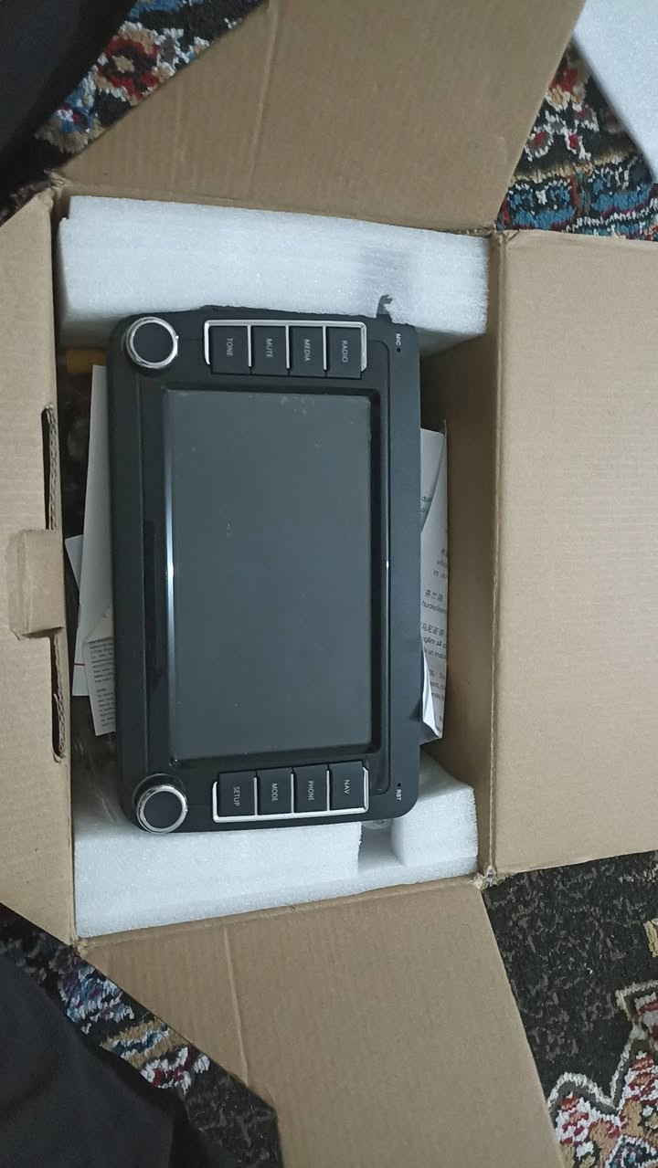 السلام عليكم 
شاشة سيارة مع كاميرا خلفية على اعلى سعر ابيع التواصل واتساب
***********
