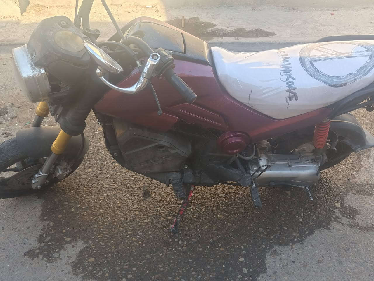 دراجه هونداي سرعته 120 كابريتر دراجه كلشي منقصه دراجه عارضه للبيع ب500 بيها كم قطعه تزويد 
دبلات الاماميه رياضي 
صلانصه اف ام
مري ستيل 
ستان بلونه 
دراجه حلوه وقتصاديه بيها جنطه جوه تانكي جبيره وبريك كدام عنبار والخلفي دسك دراجه سلف وهندر بس دير اله من شخاطه 
رقم تليفون ***********
