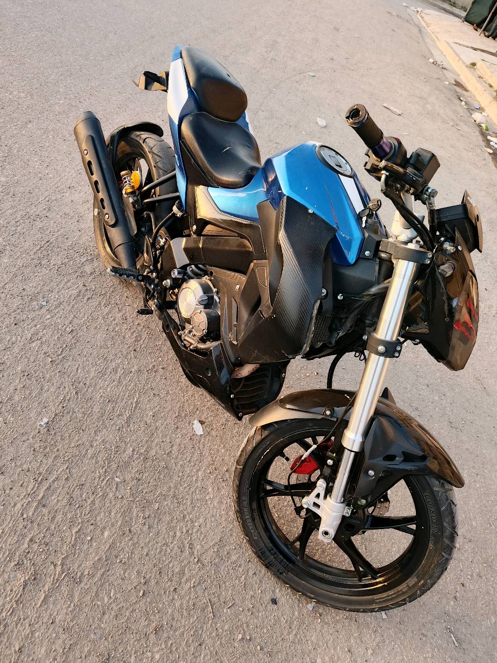 السلام عليكم 
بينلي 180 s للبيع
نوزل مو كابريتر
مكان بغداد
ما مرقم فقط اوراق
السعر2100 مليونين و 100 
***********