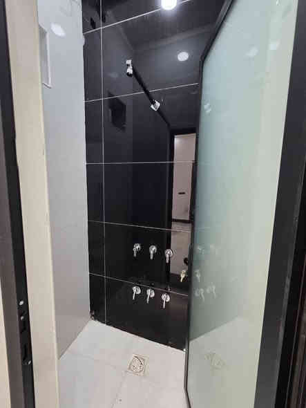 يالله سلام عليكم واسعد الله اوقاتكم
 ***********
الاعلان اليوم تحفه

دار سكن قاطين للبيع بناء 2025 
مو بيت عباره عن فيلا ماشاء الله 
يتكون من 6 غرف منام وديوان 

جنس العقار طابو ملك صرف زراعي بسم عراقي اصولي سند ٢٥

#المساحه200 متر 

يحتوي القاط الاول على غرف منام 2 كل غرفه بيها حمام 
و ديوان كبير
و مطبخ 
او مناور
و صاله و وصحيات داخلي وخارجي 
وگراج 
اما القاط الثاني يحتوي على غرف منام 4 اثنين منهن بيهن حمامات 
بلاضافه الى صاله وصحيات 

العنوان بصره أبي الخصيب البهادريه جهة الشط قريب  على سايدين داخل 
موقع راقي 😎 

جميع الخدمات متوفره ماء كهرباء شارع تبليط 10 متر 
شغل البيت كله درجة أولى

السعر 220 مليون  و بي مجال للشراي
للاستفسار تصل ***********
